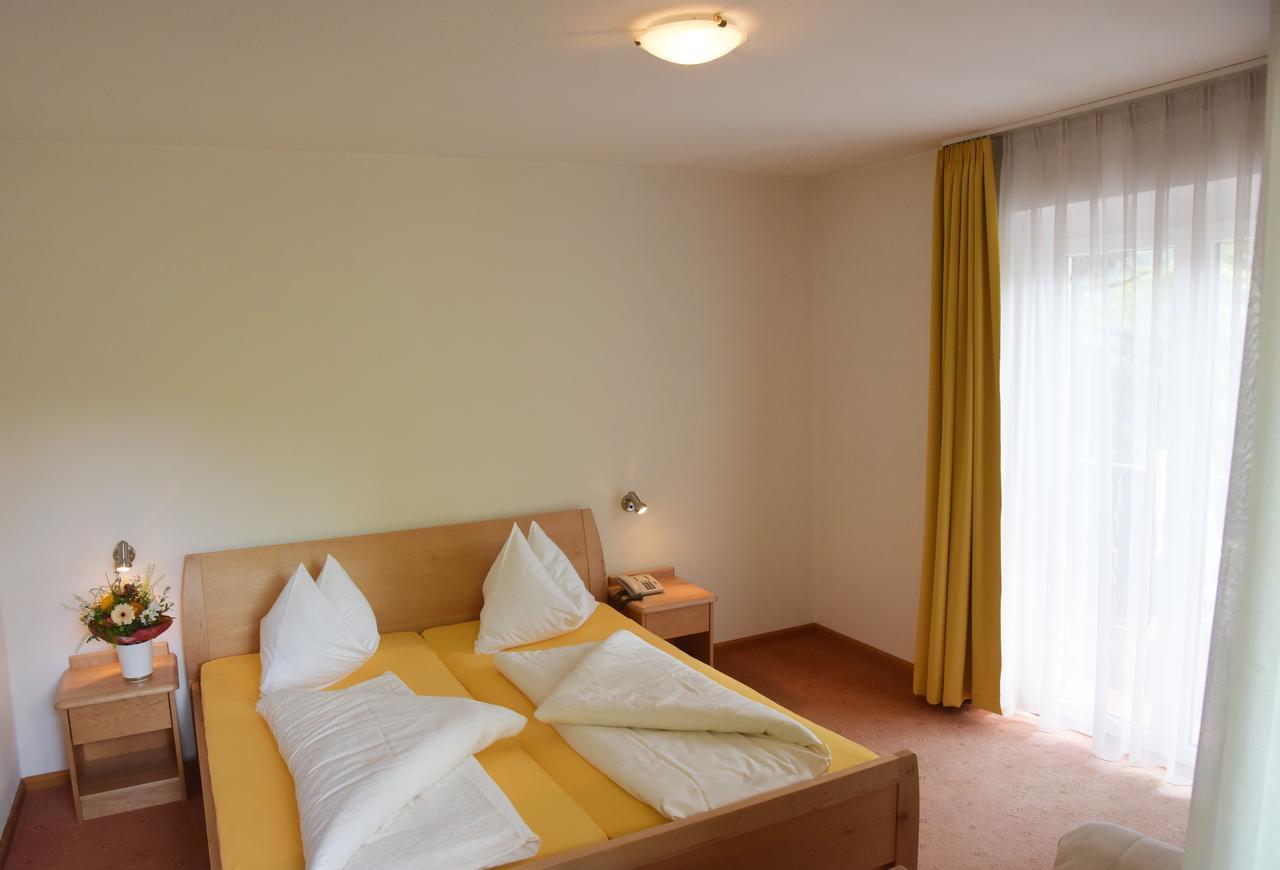 Hotel Pension Schweitzer Silandro Bagian luar foto