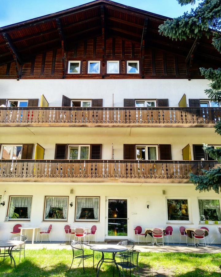 Hotel Pension Schweitzer Silandro Bagian luar foto